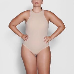 SKIMS FITS EVERYBODY HIGH NECK BODYSUIT